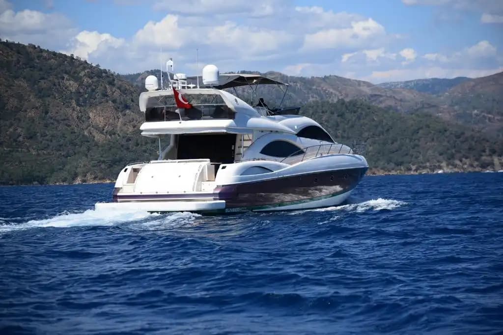 Göcek’te 24,5 Metrelik Sunseeker Motoryat Günübirlik veya Konaklamalı Kiralama