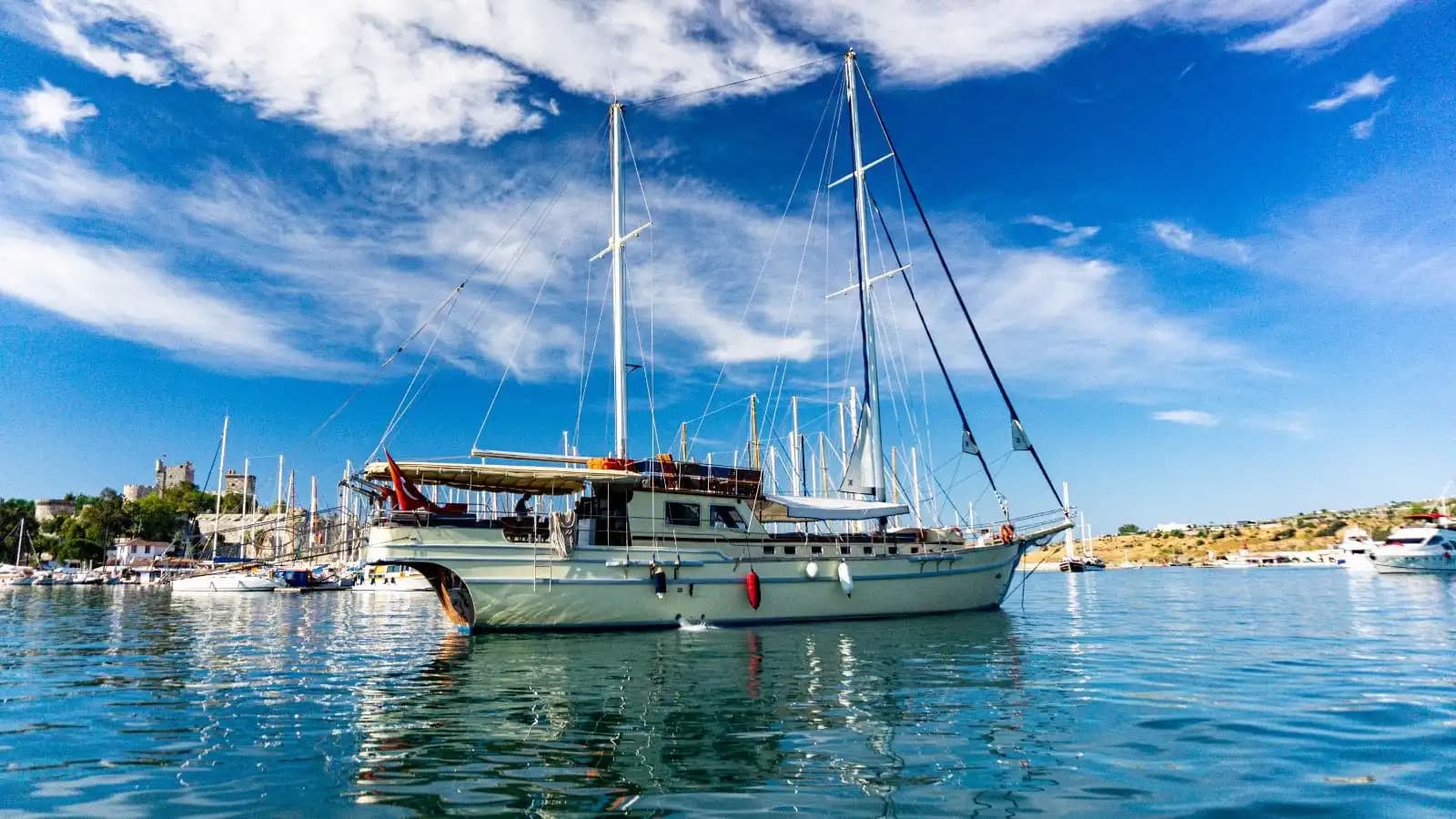 Bodrum'da 12 Kişilik Geniş ve Ferah, 26 Metre, 6 Kabinli Konforlu Gulet 2