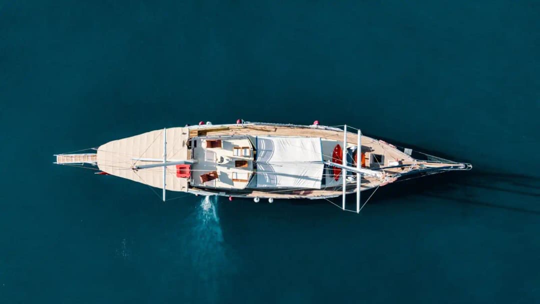 Bodrum'da 12 Kişilik Geniş ve Ferah, 26 Metre, 6 Kabinli Konforlu Gulet