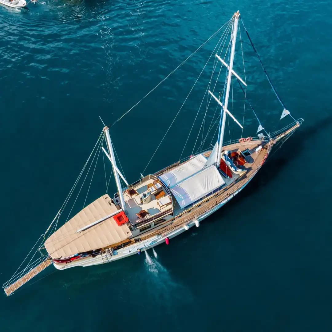 Bodrum'da 12 Kişilik Geniş ve Ferah, 26 Metre, 6 Kabinli Konforlu Gulet - Teknede Parti