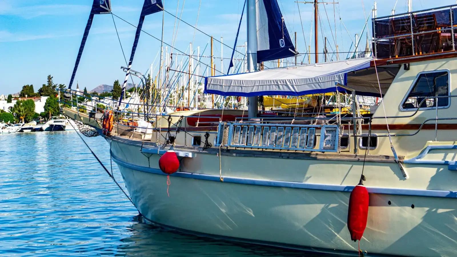 Bodrum'da 12 Kişilik Geniş ve Ferah, 26 Metre, 6 Kabinli Konforlu Gulet 8