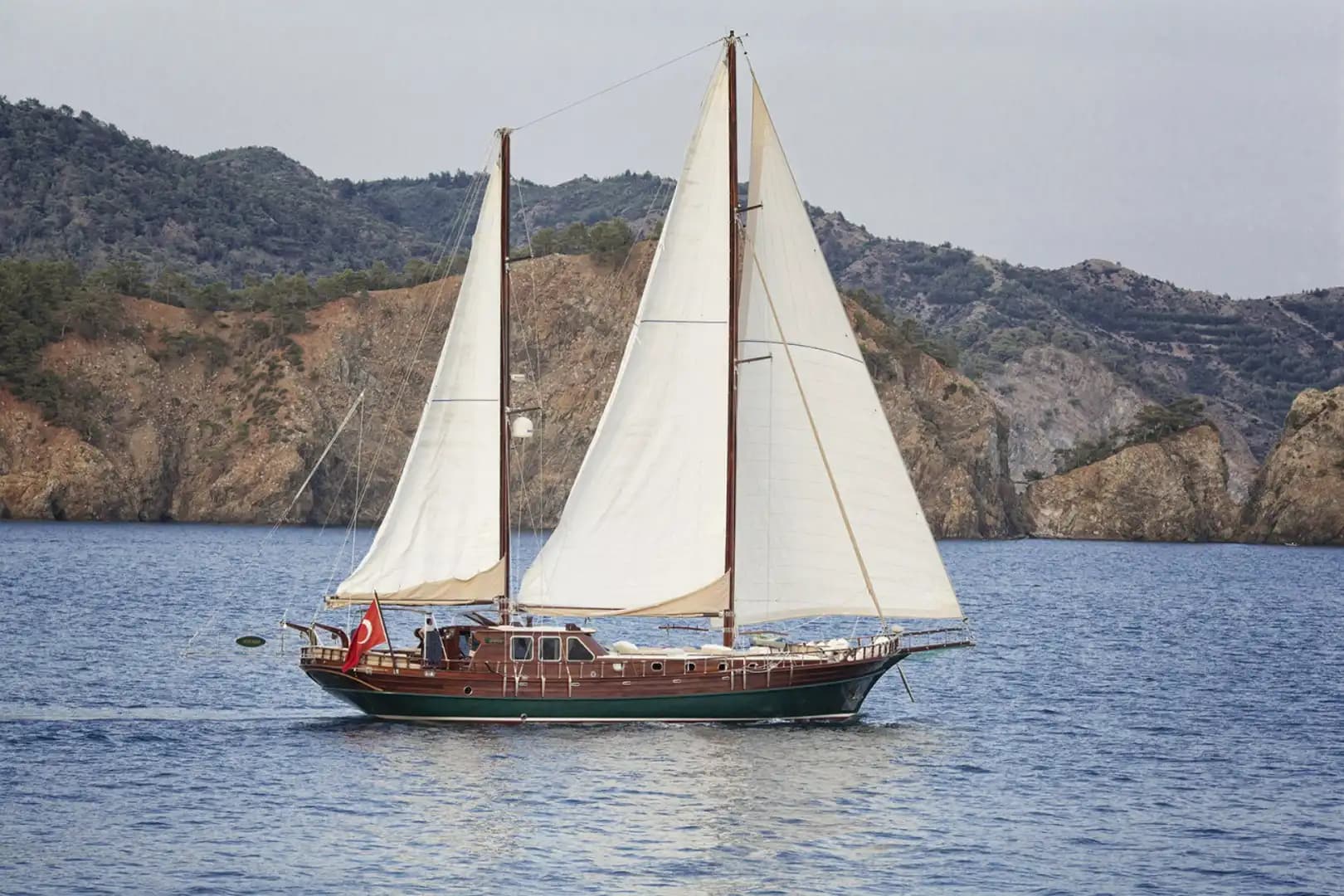 Marmaris'te Geniş Güverte ve Konforlu Kabinler ile Konaklamalı Mavi Yolculuk - Yatta Evlilik Yıldönümü