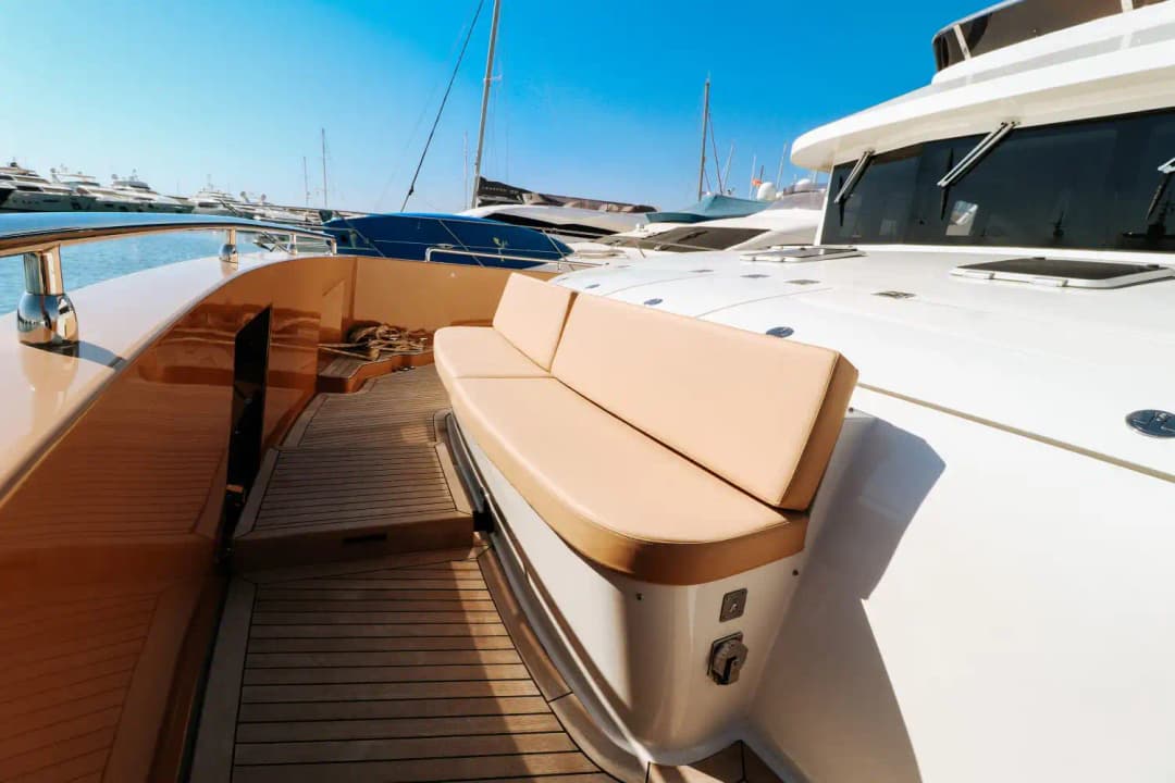 6 Kişilik Kapasitesi ve 4 Konforlu Kabiniyle Bodrum'un Masmavi Denizi Çok Özel Keşfedin