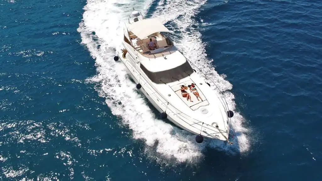 Bodrum’da Huzurlu Bir Tatil İçin İdeal 20 Metrelik Motoryat 8