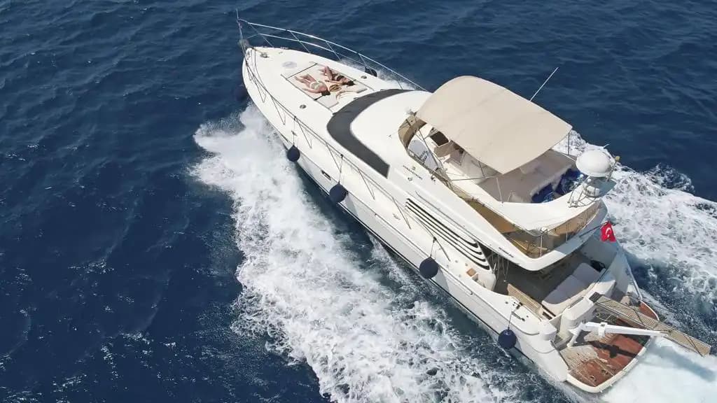 Bodrum’da Huzurlu Bir Tatil İçin İdeal 20 Metrelik Motoryat 10