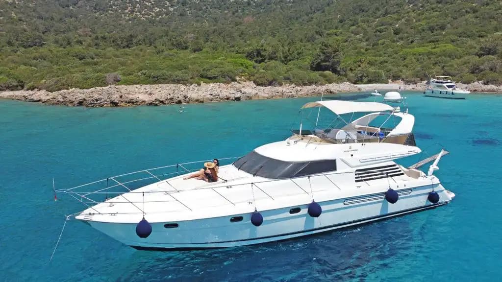 Bodrum’da Huzurlu Bir Tatil İçin İdeal 20 Metrelik Motoryat - Yatta Kurumsal Toplantı