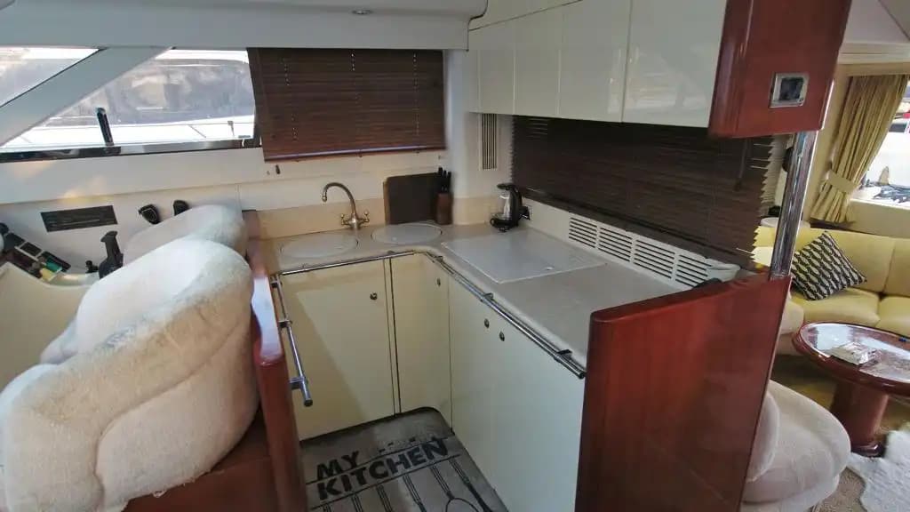 Bodrum’da Huzurlu Bir Tatil İçin İdeal 20 Metrelik Motoryat 17