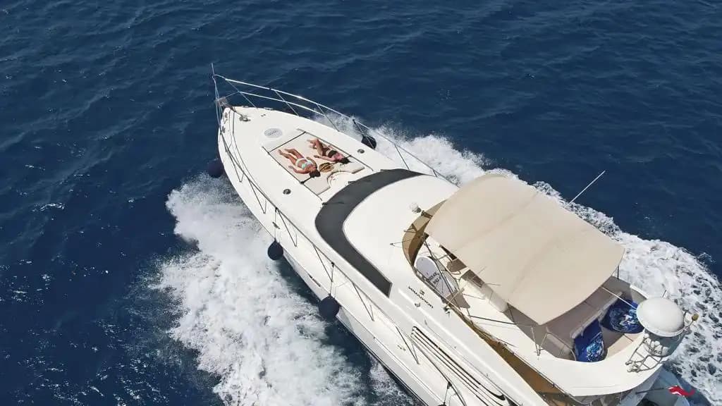 Bodrum’da Huzurlu Bir Tatil İçin İdeal 20 Metrelik Motoryat 11