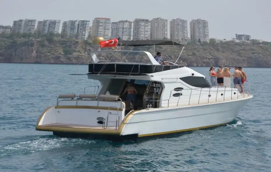 Antalya'da 16 Kişilik Kapasitesiyle Evlilik teklifleri, Doğum günleri ve İş organizasyonlarına Uygun Tekne Kirala