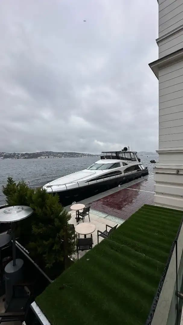 İstanbul Çıkışlı 27 Metrelik Orjinal Motoryat ile Lüks Bir Deniz Gezisi! 2