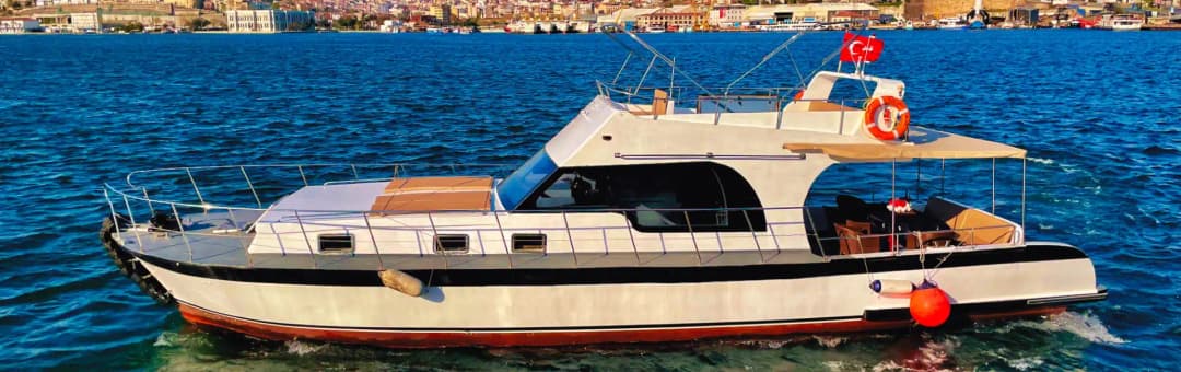 İstanbul'un Maviliklerinde Barbekü Keyfi ve Gün Batımı Manzarası ile Özel Yat Kiralama