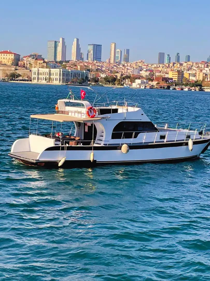 İstanbul'un Maviliklerinde Barbekü Keyfi ve Gün Batımı Manzarası ile Özel Yat Kiralama