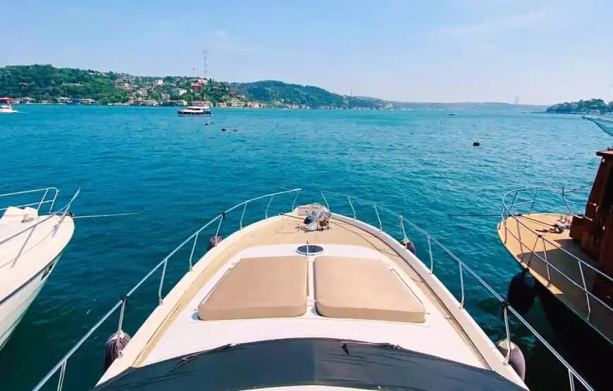 İstanbul Boğazı'nın Maviliklerinde VIP Motoryat Keyfi – Kaptanlı Kiralama 6