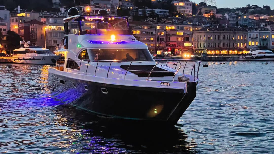 İstanbul'da İş Toplantıları ve Kurumsal Davetler İçin Şık ve Konforlu Yat