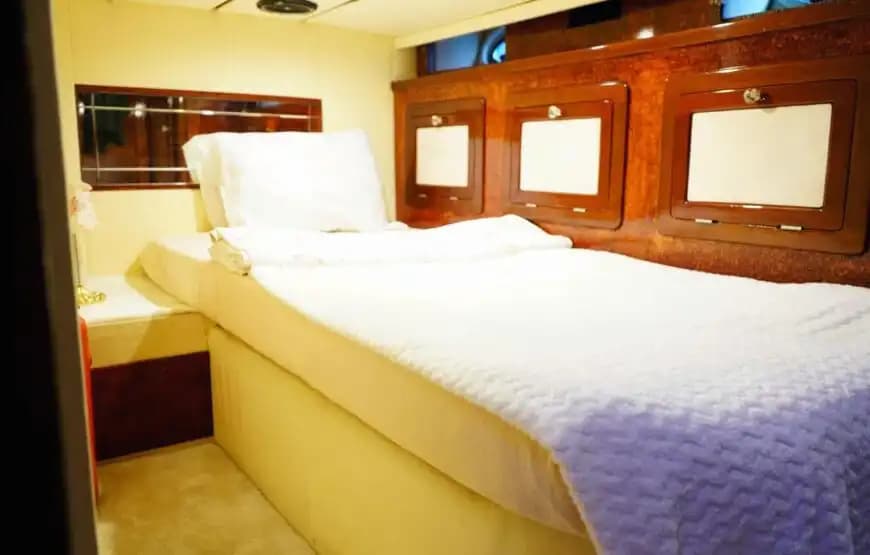 İstanbul Boğazı'nın Maviliklerinde VIP Motoryat Keyfi – Kaptanlı Kiralama 10