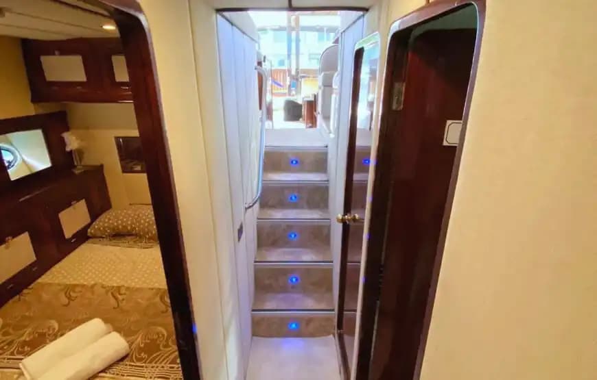 İstanbul Boğazı'nın Maviliklerinde VIP Motoryat Keyfi – Kaptanlı Kiralama 8