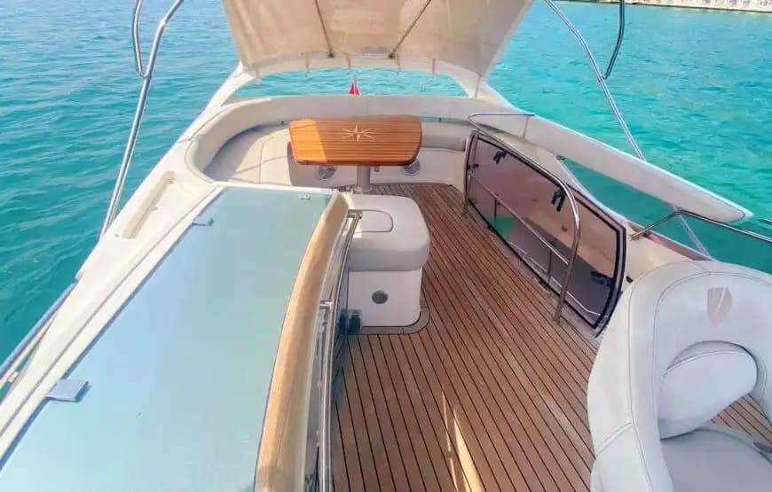 Bebek Çıkışlı 15 Metrelik Azimut Yat ile Boğaz’da Unutulmaz Tur 7