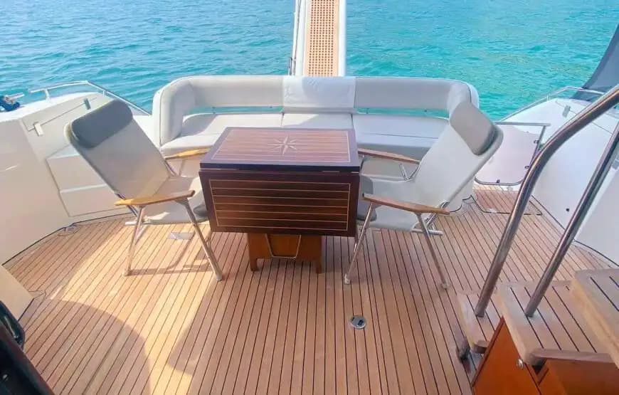 Bebek Çıkışlı 15 Metrelik Azimut Yat ile Boğaz’da Unutulmaz Tur