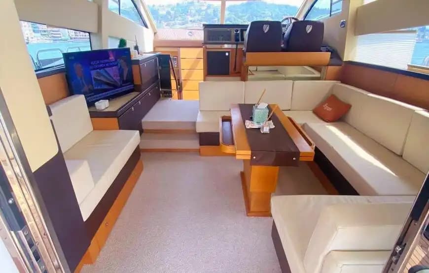 Bebek Çıkışlı 15 Metrelik Azimut Yat ile Boğaz’da Unutulmaz Tur 8