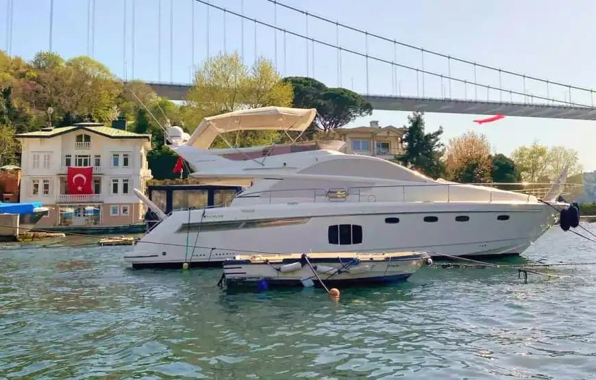 Bebek Çıkışlı 15 Metrelik Azimut Yat ile Boğaz’da Unutulmaz Tur 2