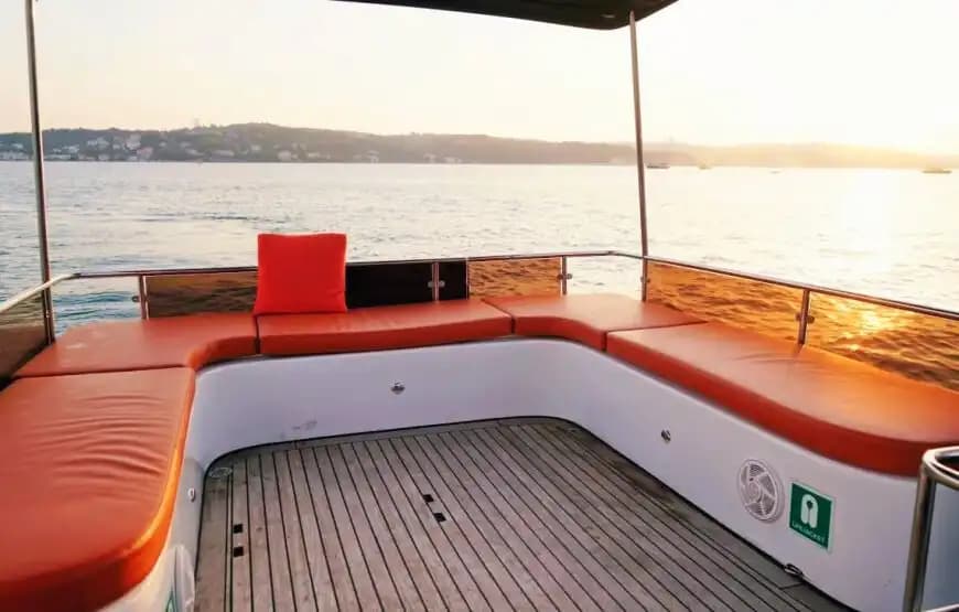 Bebek Çıkışlı 17 Metrelik Lüks Motoryat ile Boğaz’da Özel Bir Gün! 8