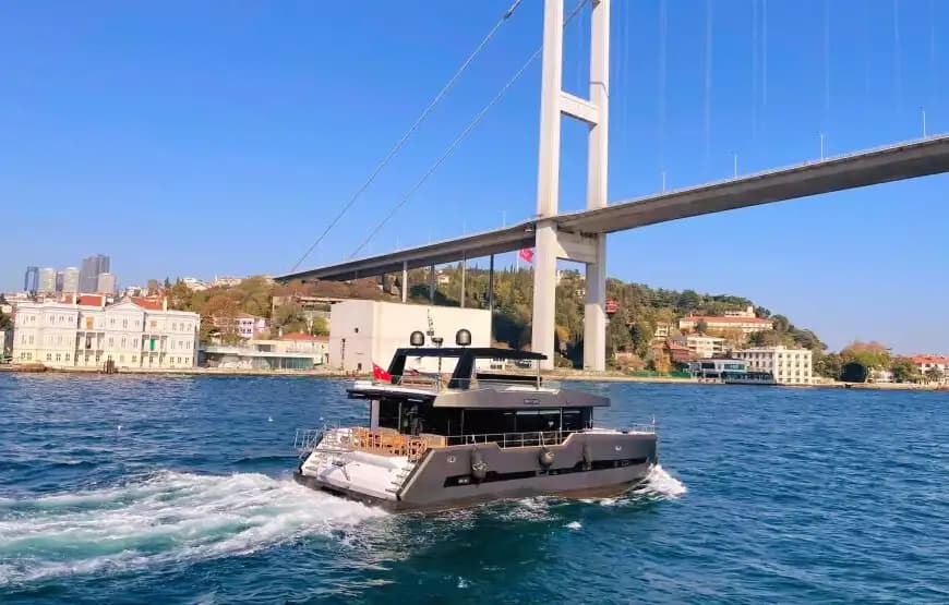 Bodrum'da Konforlu ve Modern Katamaran ile Lüks Bir Deniz Macerası!