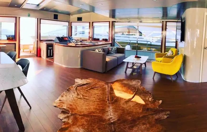 Bodrum'da Konforlu ve Modern Katamaran ile Lüks Bir Deniz Macerası!