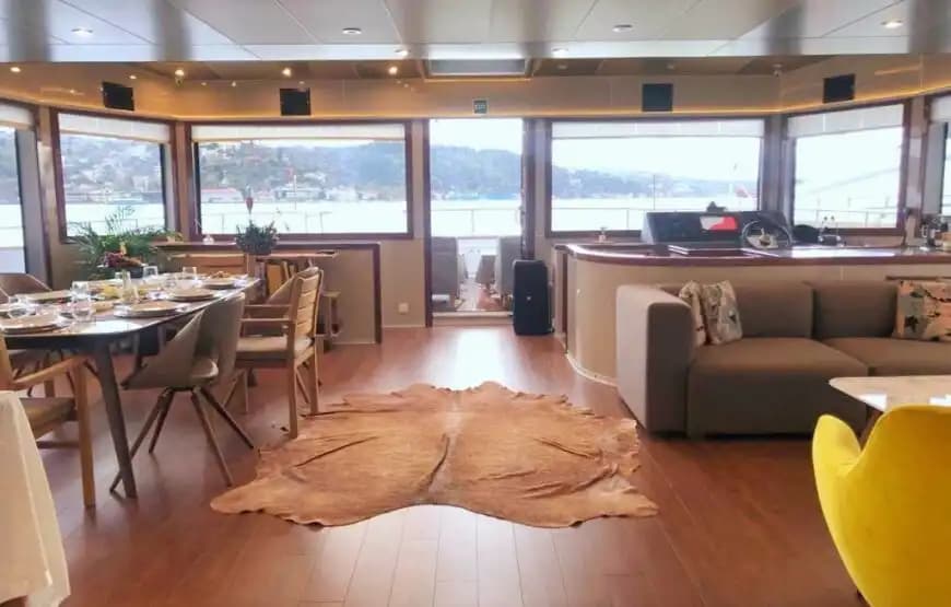 Bodrum'da Konforlu ve Modern Katamaran ile Lüks Bir Deniz Macerası!