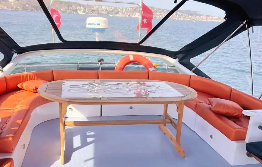 Lüks Donanımlı Özel Yat ile Boğaz’ın Eşsiz Manzarasına Tanık Olun 6