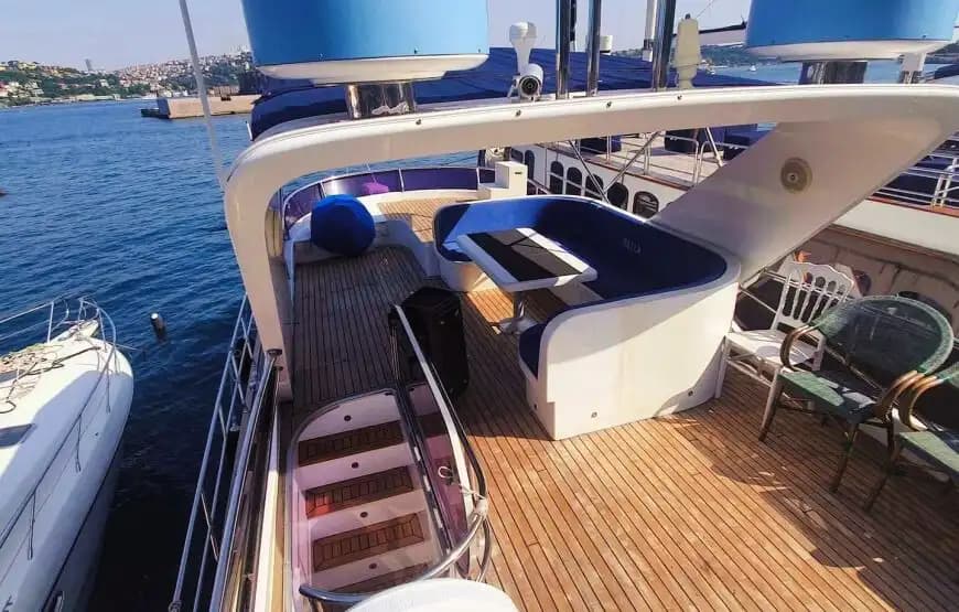 İstanbul Kuruçeşme’den Ayrıcalıklı Bir Deniz Turu İçin Lüks Yat Seçeneği! 13