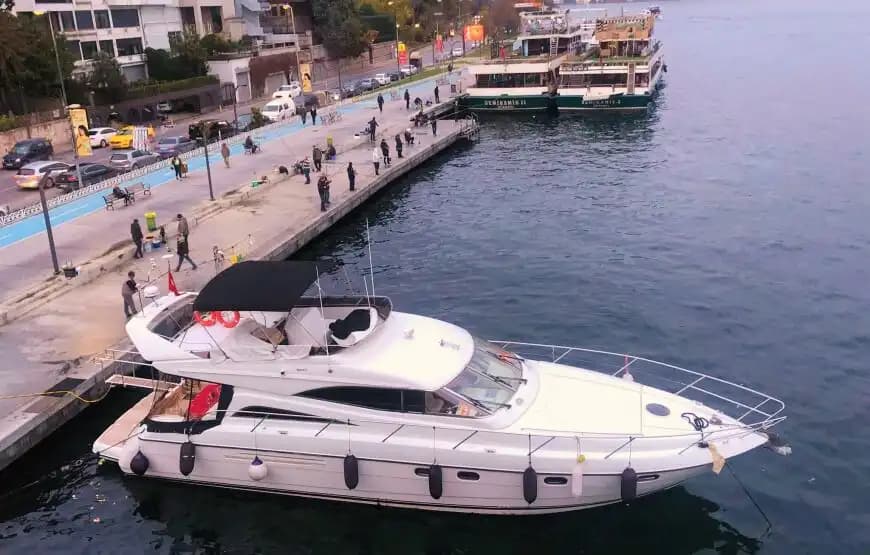 Lüks Donanımlı Özel Yat ile Boğaz’ın Eşsiz Manzarasına Tanık Olun 5