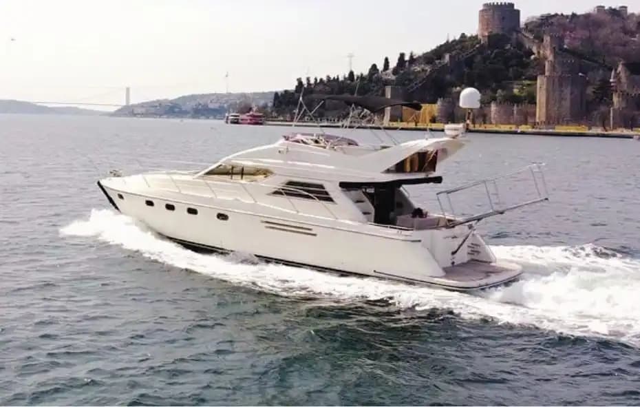 15 metrelik Princess motoryat ile Bebek'te unutulmaz günübirlik ve saatlik deniz keyfi sizi bekliyor.