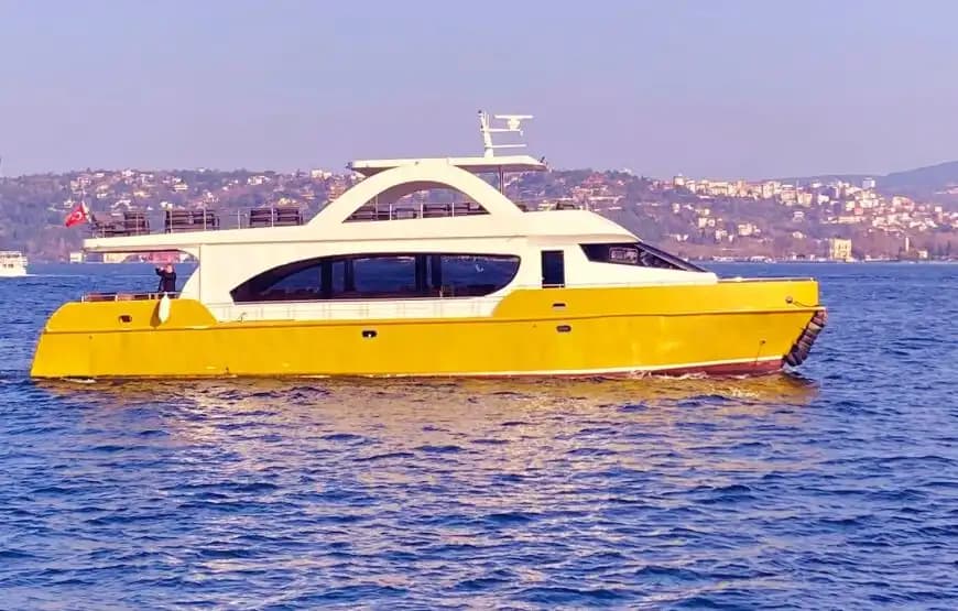 İstanbul'da 24 Metrelik Ekstra Lüks Motoryat ile 60 Kişiye Kadar Özel Organizasyonlar! 2