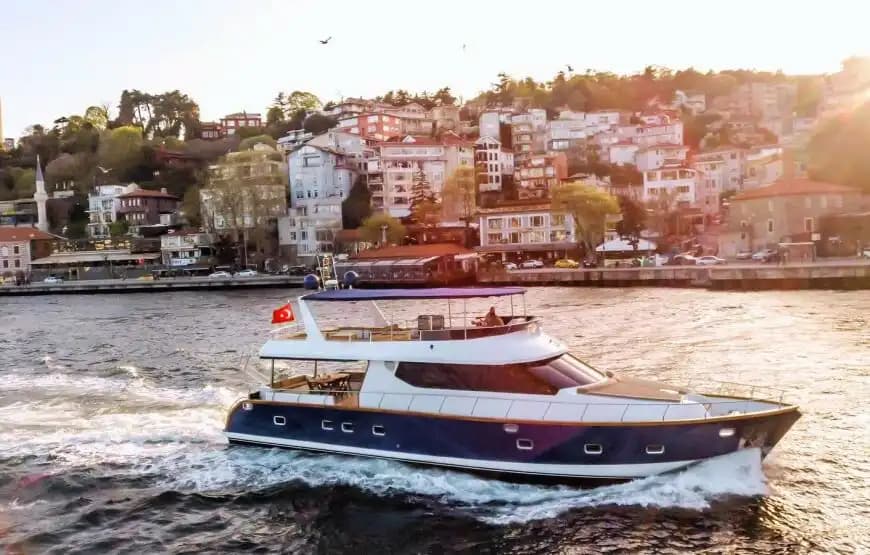 İstanbul Boğazı’nda 20 Metrelik Motoryat ile Özel ve Kurumsal Organizasyonlar İçin Mükemmel Seçenek! - Teknede Parti