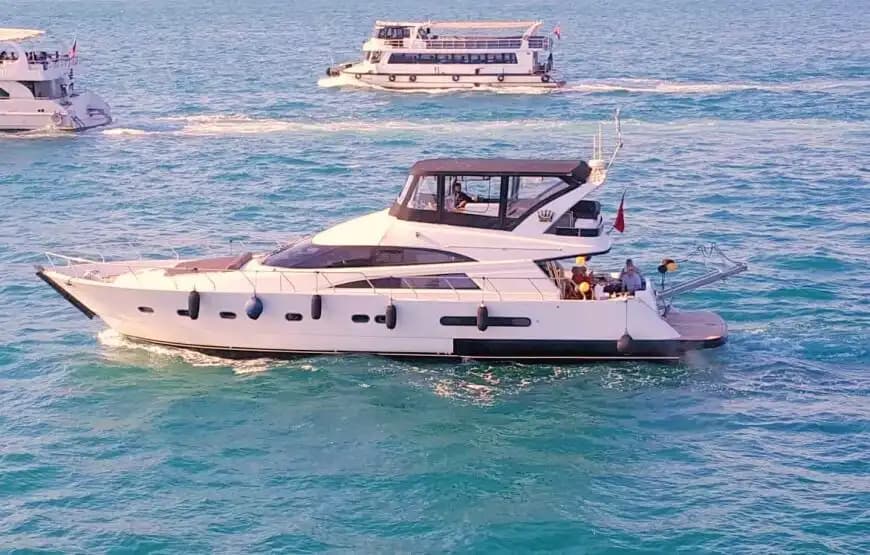 26 Kişilik Konforlu Motoryat ile Evlilik Teklifi ve Kutlamalar İçin Mükemmel Bir Seçenek 6