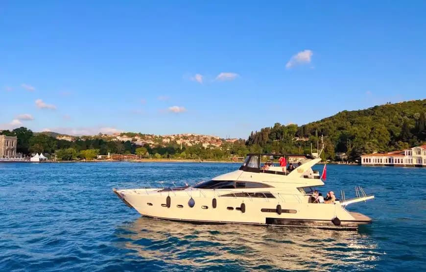 26 Kişilik Konforlu Motoryat ile Evlilik Teklifi ve Kutlamalar İçin Mükemmel Bir Seçenek 2