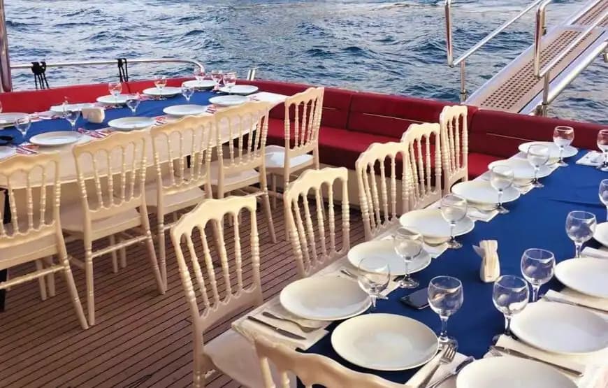 İstanbul Bebek 26 Metrelik Lüks Motoryat ile 36 Kişiye Kadar Özel Turlar! 16