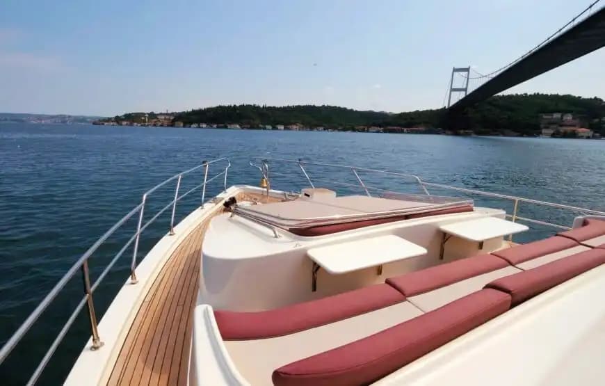İstanbul Bebek 26 Metrelik Lüks Motoryat ile 36 Kişiye Kadar Özel Turlar! 10