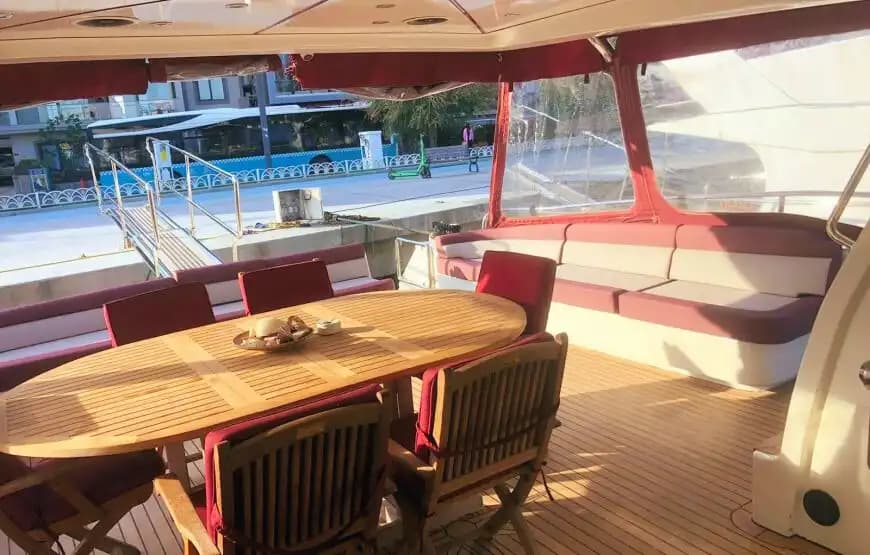 İstanbul Bebek 26 Metrelik Lüks Motoryat ile 36 Kişiye Kadar Özel Turlar! 11