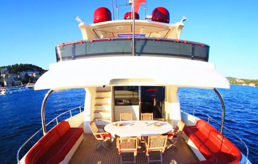 İstanbul Bebek 26 Metrelik Lüks Motoryat ile 36 Kişiye Kadar Özel Turlar!