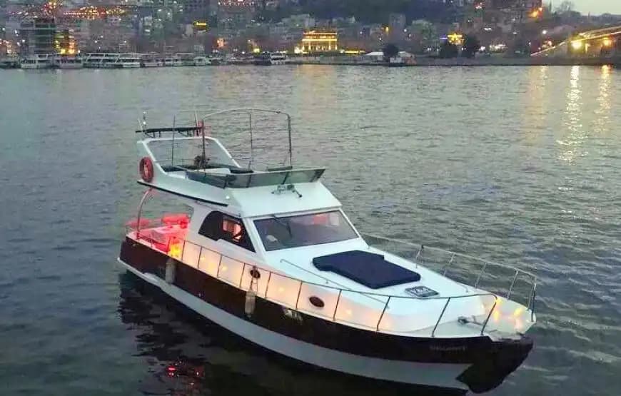 Boğaz'ın Tarihi Güzelliklerini 10 Kişiye Kadar Özel Yat ile Keşfedin