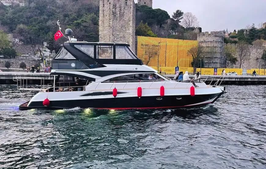 İstanbul'un Eşsiz Manzarasında Unutulmaz Bir Organizasyon İçin Yat Kiralayın!