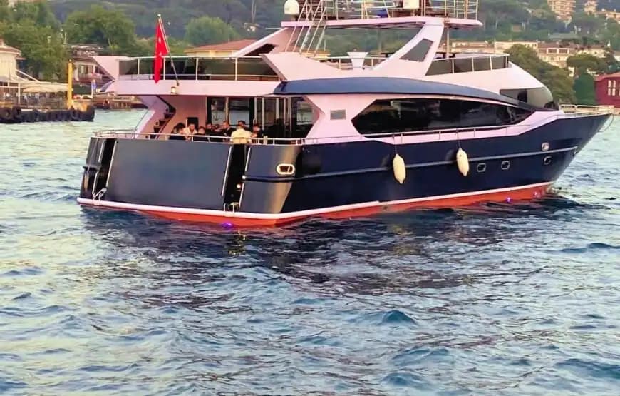 İstanbul'da Mezuniyet Balosu ve İş Organizasyonları İçin 90 Kişilik Geniş Kapasiteli Yat