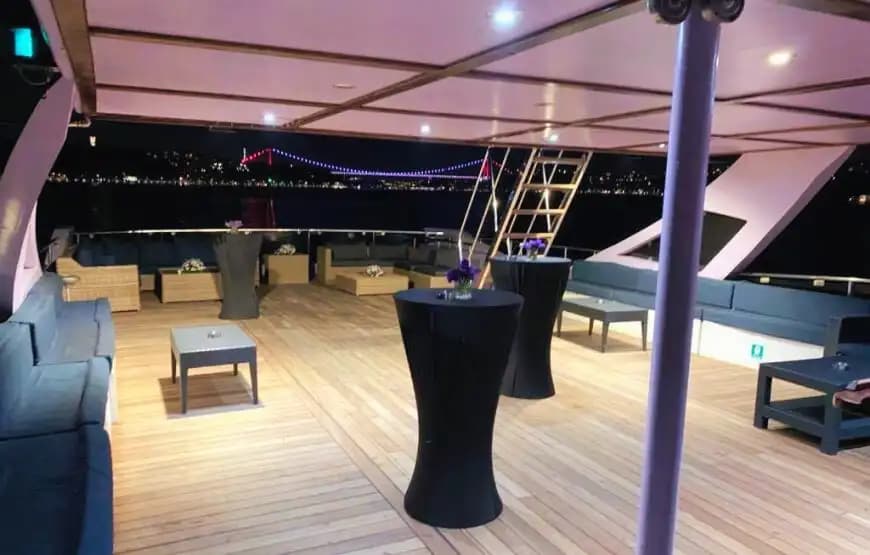 İstanbul'da Mezuniyet Balosu ve İş Organizasyonları İçin 90 Kişilik Geniş Kapasiteli Yat