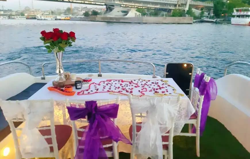 Eminönü Çıkışlı 15 Metrelik Lüks Motoryat ile Özel Organizasyonlar