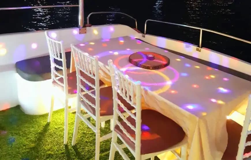 Eminönü Çıkışlı 15 Metrelik Lüks Motoryat ile Özel Organizasyonlar 8