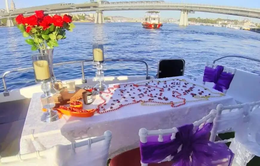 Eminönü Çıkışlı 15 Metrelik Lüks Motoryat ile Özel Organizasyonlar