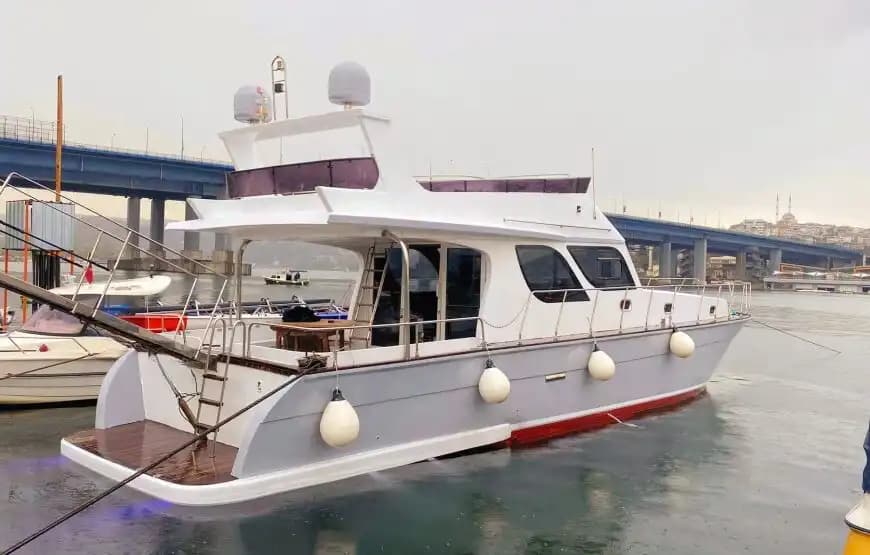 Haliç’te Ekonomik Yat Kiralama – 17 Metrelik Özel Yapım Tekne! 6