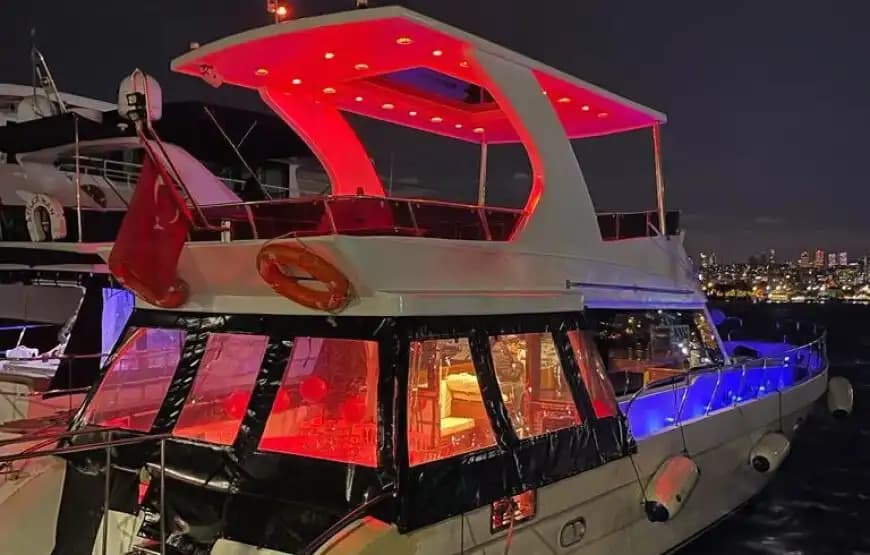Boğaz’ın Tarihi Atmosferinde VIP Deniz Turu - Yatta Evlilik Yıldönümü