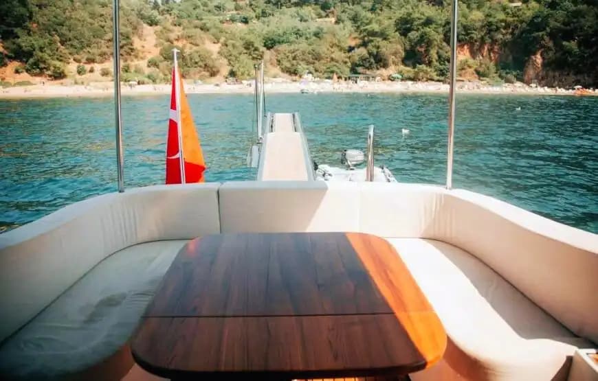 Küçükyalı’dan Denize Açılın: 14 Metrelik Motoryat ile Lüksü Hissedin 4